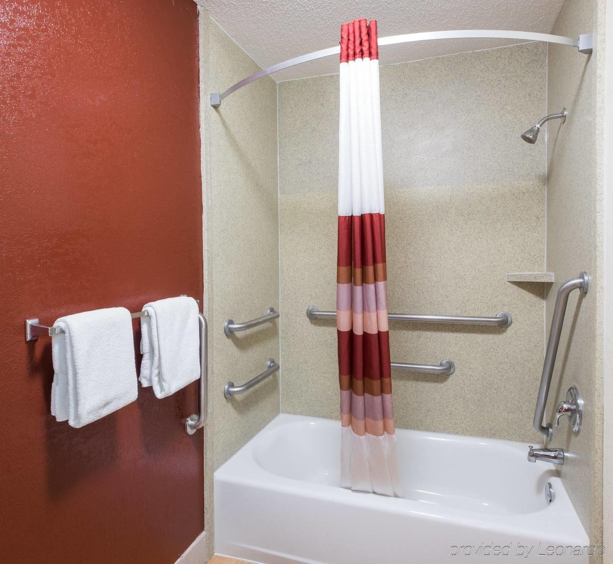 Red Roof Inn & Suites Savannah Gateway Exterior photo