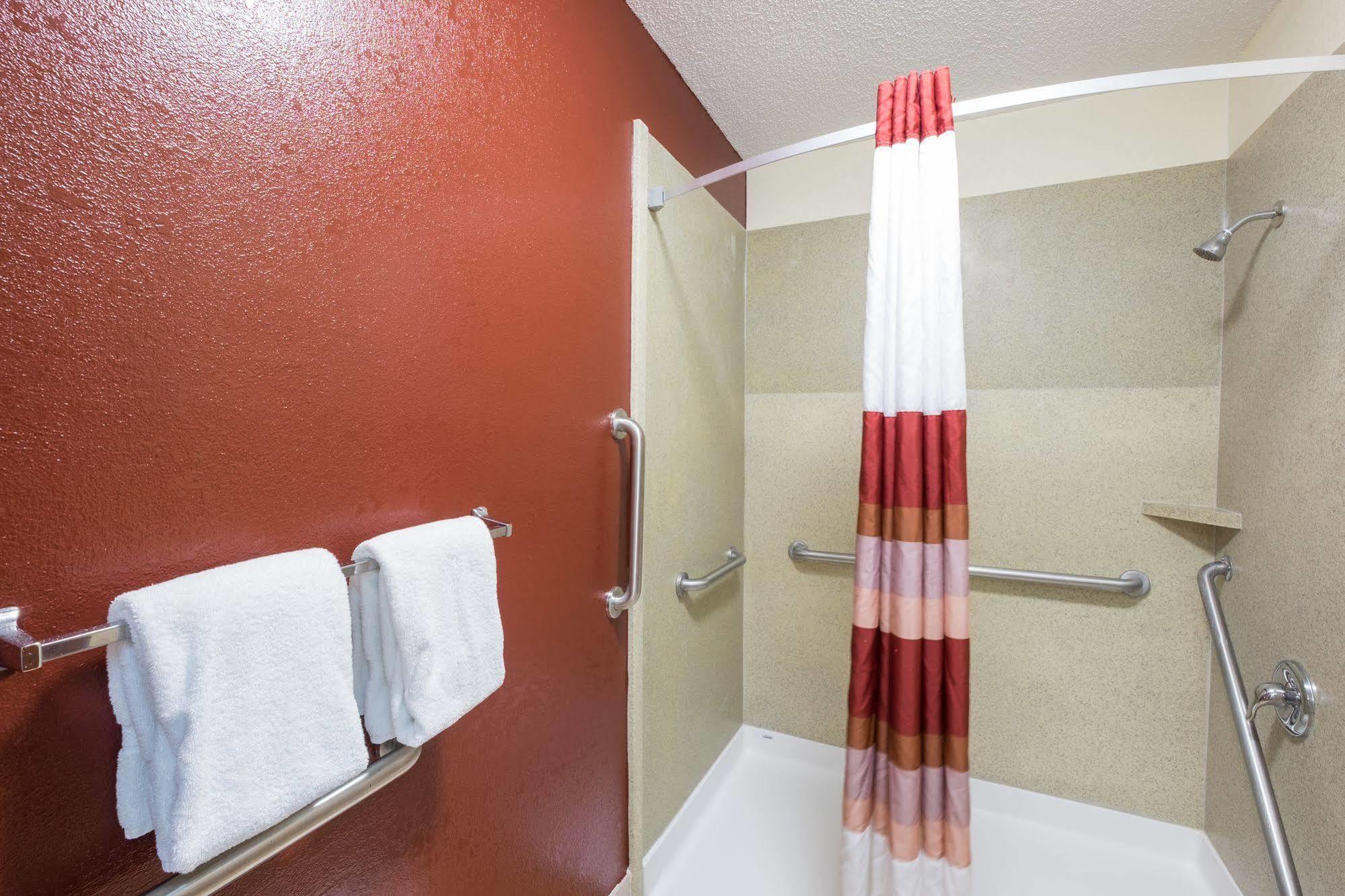 Red Roof Inn & Suites Savannah Gateway Exterior photo