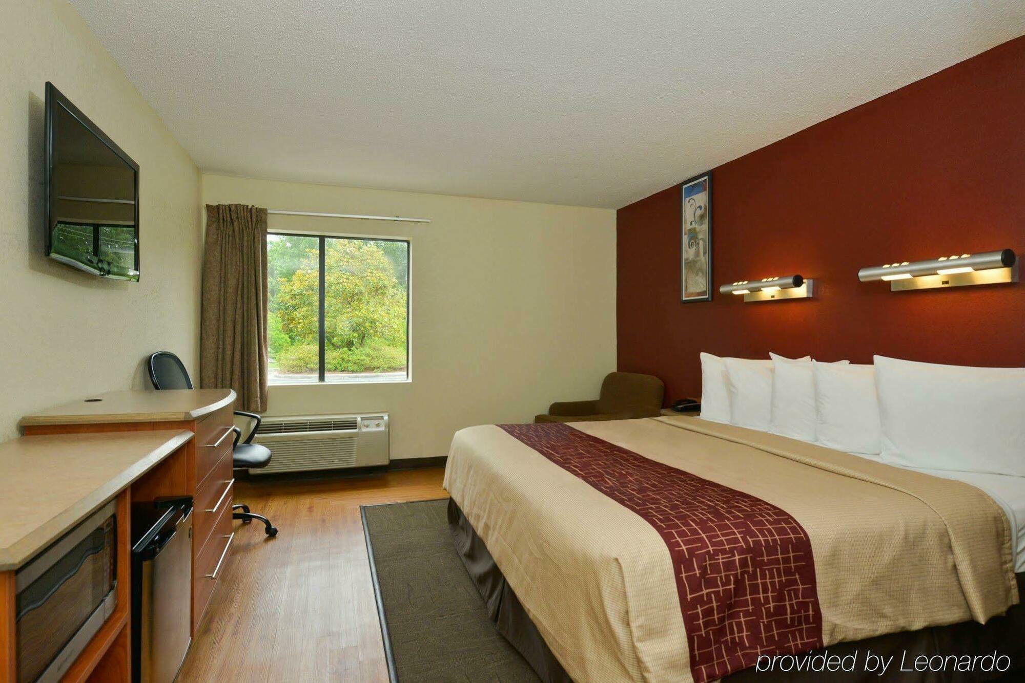 Red Roof Inn & Suites Savannah Gateway Exterior photo