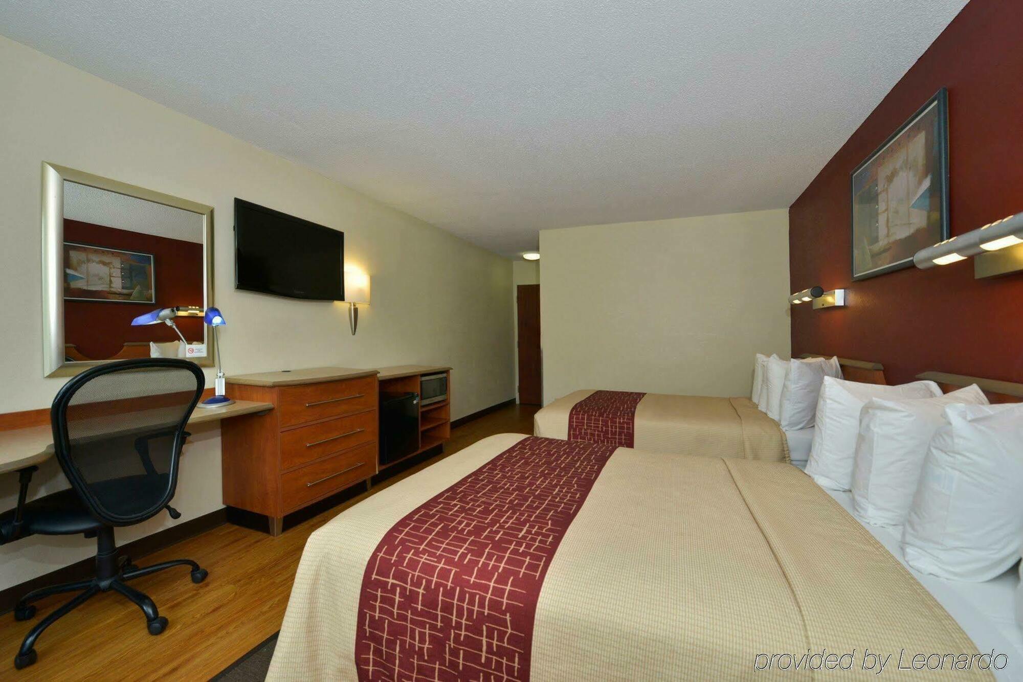 Red Roof Inn & Suites Savannah Gateway Exterior photo