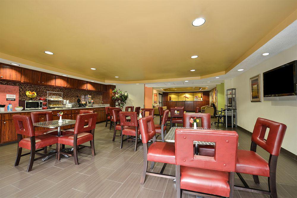 Red Roof Inn & Suites Savannah Gateway Exterior photo